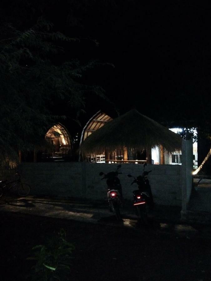 Bale Hostel Kuta  Luaran gambar